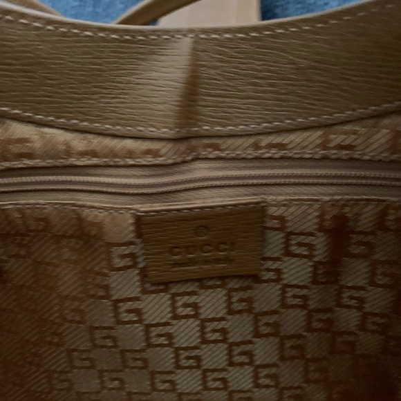 Gorgeous Gucci Handbag - Picture 6 of 6